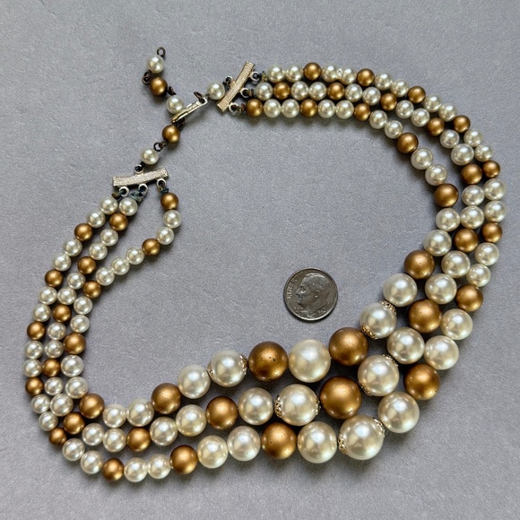 VINTAGE JAPAN Necklace Three Strand Graduated Faux Pearl Ivory Gold 13"-15" - Picture 5 of 10